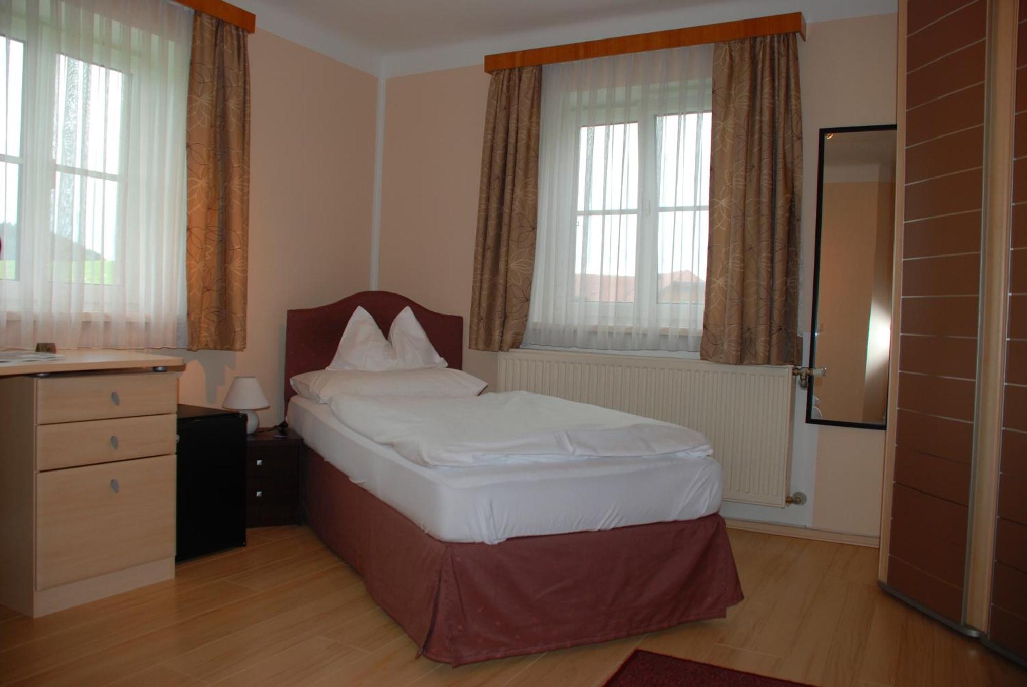 Landhaus Brieger Henndorf am Wallersee Room photo